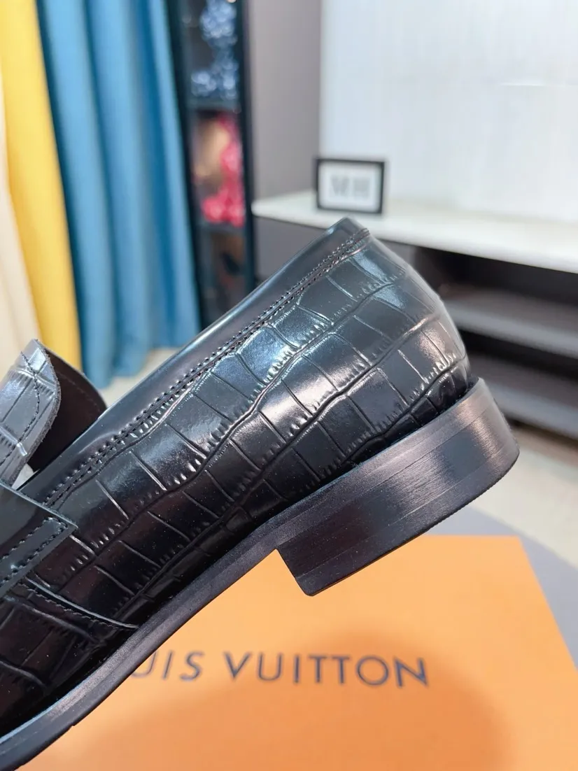 Men's men's shoes 💰500🌸🌸 [Louis Vuitton (LV)] High-end business formal leather shoes 🍀 luxurious and elegant style, both practicality and style, professional focus on details and quality, counter original 1⃣️: 1⃣️ ultra-accurate reproduction 👍🏻! Material: The upper is made of imported original calfskin➕imported Italian cowhide leather. Original anti-slip and wear-resistant outsole! Code number: 38--44 (45 customized)